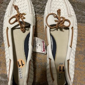 New with tag sperry women shoes size 11